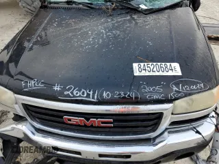 2005 GMC Sierra 1500HD SLE z VIN 1GTGK13U95F915639, wystawiony jako Copart lot #84520684 z przebiegiem Nie podano mil oraz Szkody całkowita. Historia ofert i sprzedaży dostępna na DreamBid. Obrazek 12.
