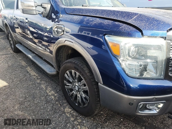 2016 Nissan Titan Platinum Reserve z VIN 1N6BA1F47GN502505, wystawiony jako IAAI lot #42520972 z przebiegiem 104 949 mil mil oraz . Historia ofert i sprzedaży dostępna na DreamBid. Obrazek 2.