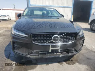 2024 Volvo S60 Core Dark Theme with VIN 7JRL12FK6RG325353, listed as a Copart auction lot 69727074 with 4,111 mi miles and Clean Title. Bid and sale history available at carsss.com. Image 5.