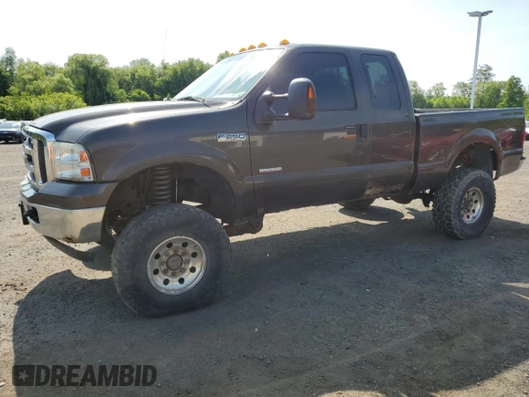2006 Ford F-250 XL z VIN 1FTSX21PX6EA04242, wystawiony jako Copart lot #59104995 z przebiegiem 157 947 mil mil oraz Czysty tytuł • Clean title. Historia ofert i sprzedaży dostępna na DreamBid. Obrazek 1.