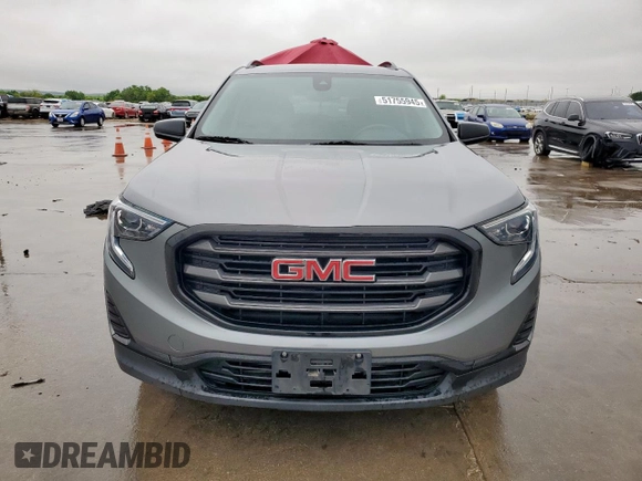 2021 GMC Terrain SLE z VIN 3GKALMEV2ML308839, wystawiony jako Copart lot #51755945 z przebiegiem 61 679 mil mil oraz Czysty tytuł • Clean title. Historia ofert i sprzedaży dostępna na DreamBid. Obrazek 5.