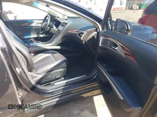 2015 Lincoln MKZ Hybrid z VIN 3LN6L2LU2FR624527, wystawiony jako IAAI lot #41976557 z przebiegiem 87 882 mil mil oraz . Historia ofert i sprzedaży dostępna na DreamBid. Obrazek 5.
