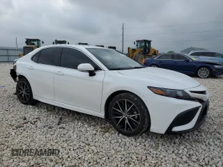 2022 Toyota Camry SE with VIN 4T1G11AKXNU702906, listed as a Copart auction lot 51081115 with 39,702 mi miles and Clean Title. Bid and sale history available at DreamBid. Image 4.