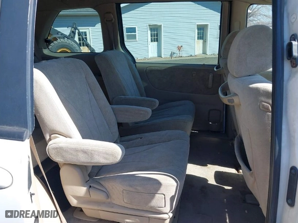 2002 Mazda MPV LX with VIN JM3LW28JX20307982, listed as a IAAI auction lot 41840236 with 171,753 mi miles. Bid and sale history available at carsss.com. Image 8.