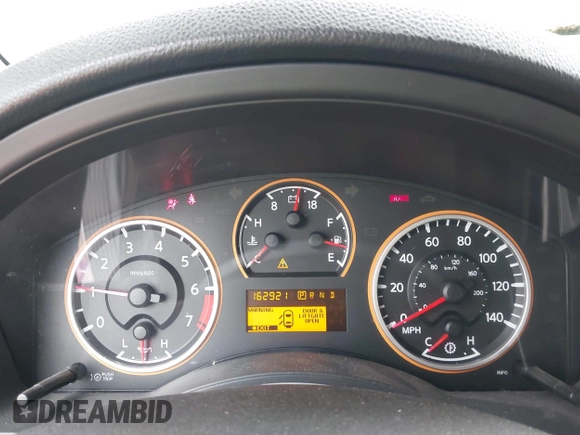 2008 Nissan Armada SE z VIN 5N1BA08D48N609079, wystawiony jako IAAI lot #42279932 z przebiegiem 162 921 mil mil oraz . Historia ofert i sprzedaży dostępna na DreamBid. Obrazek 7.