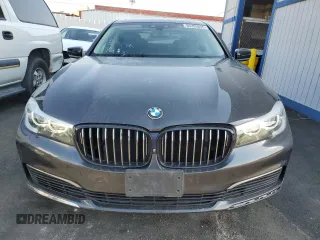 2019 BMW 7 Series 740i with VIN WBA7E2C52KB217153, listed as a Copart auction lot 65205835 with 61,981 mi miles and Clean title. Bid and sale history available at DreamBid. Image 5.
