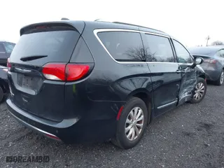 2019 Chrysler Pacifica Touring L with VIN 2C4RC1BG2KR526198, listed as a IAAI auction lot 41229993 with 46,639 mi miles. Bid and sale history available at carsss.com. Image 4.
