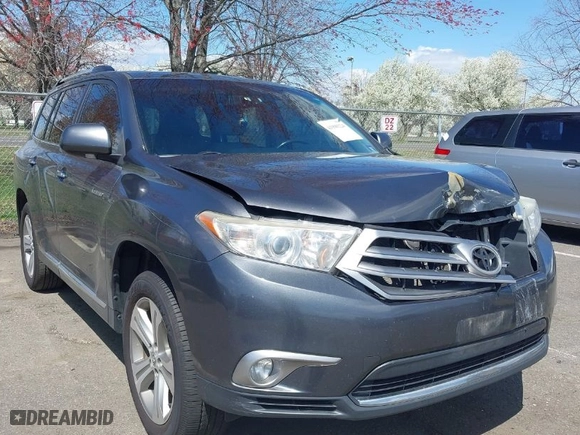 2013 Toyota Highlander Limited with VIN 5TDDK3EH8DS275226, listed as a IAAI auction lot 41990224 with 208,315 mi miles. Bid and sale history available at carsss.com. Image 1.