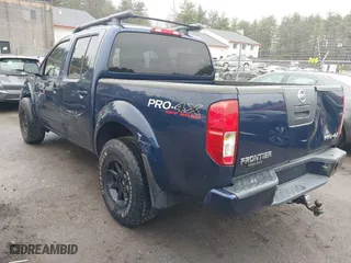 2011 Nissan Frontier PRO-4X with VIN 1N6AD0EV8BC435649, listed as a IAAI auction lot 41922791 with 203,928 mi miles. Bid and sale history available at carsss.com. Image 3.