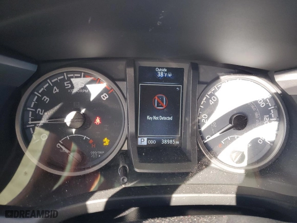 2021 Toyota Tacoma 2WD SR5 with VIN 5TFAZ5CN6MX103340, listed as a Copart auction lot 45353315 with 38,985 mi miles and Salvage Title. Bid and sale history available at carsss.com. Image 9.