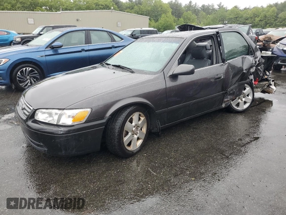 2000 Toyota Camry CE z VIN JT2BG22K7Y0479410, wystawiony jako Copart lot #57871825 z przebiegiem 222 941 mil mil oraz Czysty tytuł • Clean title. Historia ofert i sprzedaży dostępna na DreamBid. Obrazek 1.
