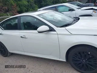 2025 Nissan Altima SV z VIN 1N4BL4DV8SN364434, wystawiony jako IAAI lot #42532928 z przebiegiem 14 521 mil mil oraz . Historia ofert i sprzedaży dostępna na DreamBid. Obrazek 13.