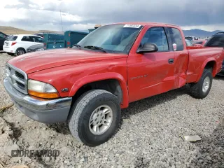 1999 Dodge Dakota SLT with VIN 1B7GG22X7XS101535, listed as a Copart auction lot 71592334 with 151,644 mi miles and Salvage Title. Bid and sale history available at carsss.com. Image 1.