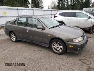 2000 Infiniti G20 Luxury z VIN JNKCP11A5YT303404, wystawiony jako Copart lot #82801234 z przebiegiem 178 185 mil mil oraz Tytuł czysty. Historia ofert i sprzedaży dostępna na DreamBid. Obrazek 4.