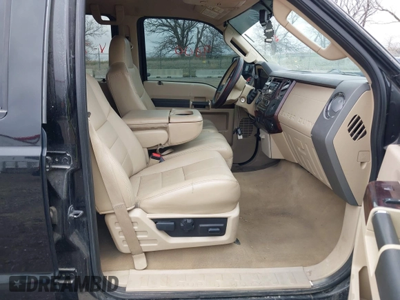 2010 Ford Super Duty F-250 SRW XL with VIN 1FTSW2BR2AEB07232, listed as a IAAI auction lot 41948951 with 124,116 mi miles. Bid and sale history available at carsss.com. Image 5.