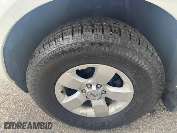2013 Nissan Frontier SV z VIN 1N6AD0EV0DN741171, wystawiony jako Copart lot #60908845 z przebiegiem 169 234 mil mil oraz Czysty tytuł • Clean title. Historia ofert i sprzedaży dostępna na DreamBid. Obrazek 9.
