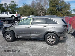2017 Kia Sorento LX with VIN 5XYPG4A38HG287491, listed as a IAAI auction lot 41460593 with 90,416 mi miles. Bid and sale history available at carsss.com. Image 15.