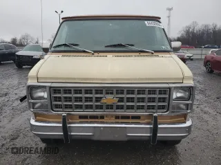 1981 Chevrolet Chevy Van z VIN 1G8EG25L4B7106150, wystawiony jako Copart lot #84432694 z przebiegiem 77 928 mil mil oraz Czysty tytuł • Clean title. Historia ofert i sprzedaży dostępna na DreamBid. Obrazek 5.