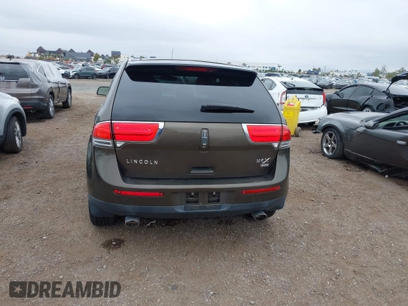 2011 Lincoln MKX z VIN 2LMDJ8JK2BBJ23510, wystawiony jako IAAI lot #42425759 z przebiegiem 138 844 mil mil oraz . Historia ofert i sprzedaży dostępna na DreamBid. Obrazek 16.