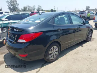 2017 Hyundai Accent SE z VIN KMHCT4AE4HU354755, wystawiony jako IAAI lot #42391519 z przebiegiem 106 998 mil mil oraz . Historia ofert i sprzedaży dostępna na DreamBid. Obrazek 4.