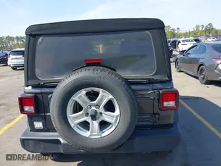 2020 Jeep Wrangler Unlimited Sport Altitude with VIN 1C4HJXDG7LW215344, listed as a IAAI auction lot 41924460 with 51,802 mi miles. Bid and sale history available at carsss.com. Image 17.