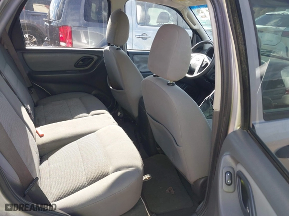 2006 Ford Escape XLT with VIN 1FMYU03176KB00200, listed as a IAAI auction lot 40928186 with 211,864 mi miles. Bid and sale history available at carsss.com. Image 8.