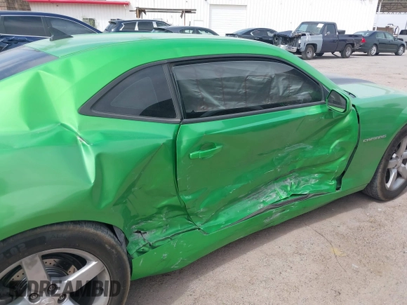 2010 Chevrolet Camaro 1LT z VIN 2G1FF1EVXA9224654, wystawiony jako IAAI lot #42251472 z przebiegiem 178 658 mil mil oraz . Historia ofert i sprzedaży dostępna na DreamBid. Obrazek 6.