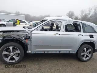 2024 Jeep Grand Cherokee with VIN 1C4RJYB68RC110262, listed as a IAAI auction lot 41893403 with 2,312 mi miles and . Bid and sale history available at DreamBid. Image 15.