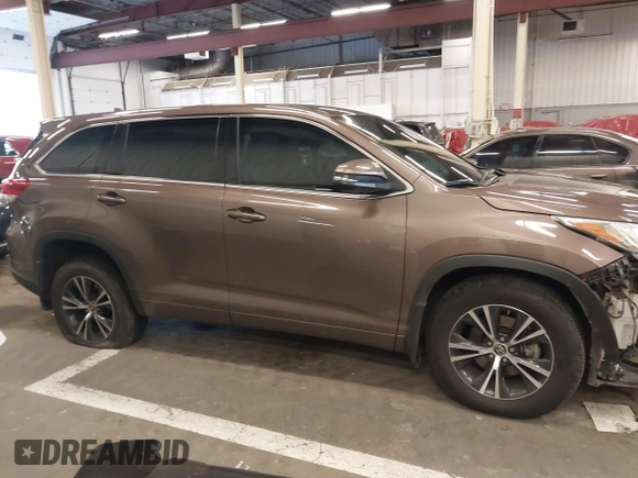 2018 Toyota Highlander LE with VIN 5TDBZRFH7JS492041, listed as a IAAI auction lot 41642278 with 90,019 mi miles and . Bid and sale history available at DreamBid. Image 14.