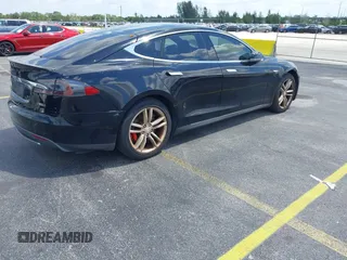2015 Tesla Model S 85D with VIN 5YJSA1H21FFP79565, listed as a IAAI auction lot 42076401 with 162,139 mi miles. Bid and sale history available at carsss.com. Image 4.