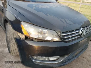 2013 Volkswagen Passat SEL Premium z VIN 1VWCN7A32DC109089, wystawiony jako IAAI lot #42293708 z przebiegiem 120 057 mil mil oraz . Historia ofert i sprzedaży dostępna na DreamBid. Obrazek 6.