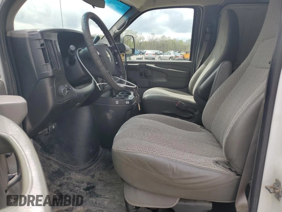 2012 Chevrolet Express Cargo z VIN 1GCSGAFX2C1141147, wystawiony jako Copart lot #54799115 z przebiegiem 286 137 mil mil oraz Czysty tytuł • Clean title. Historia ofert i sprzedaży dostępna na DreamBid. Obrazek 7.