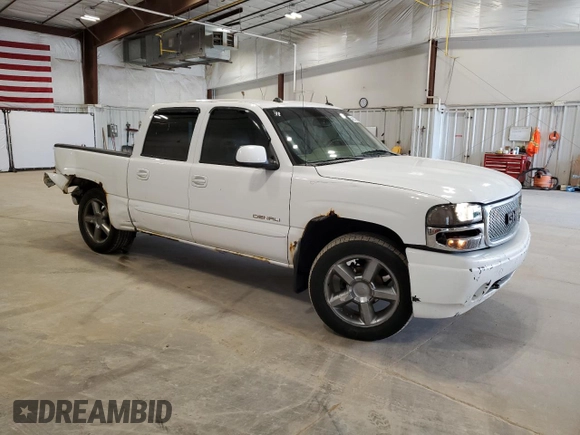 2005 GMC Sierra Denali z VIN 2GTEK63N851345265, wystawiony jako Copart lot #54933125 z przebiegiem 276 871 mil mil oraz Nie do naprawy. Historia ofert i sprzedaży dostępna na DreamBid. Obrazek 4.