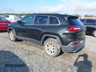 2016 Jeep Cherokee Latitude with VIN 1C4PJLCS7GW206935, listed as a IAAI auction lot 42430585 with 201,629 mi miles and . Bid and sale history available at DreamBid. Image 3.