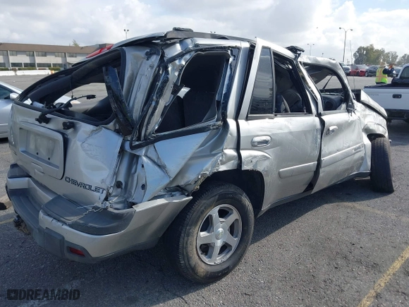 2004 Chevrolet TrailBlazer LT with VIN 1GNDS13S442417203, listed as a IAAI auction lot 41858690 with 98,983 mi miles. Bid and sale history available at carsss.com. Image 4.