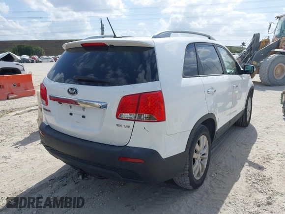 2011 Kia Sorento EX with VIN 5XYKUDA22BG008845, listed as a IAAI auction lot 41911107 with 207,362 mi miles. Bid and sale history available at carsss.com. Image 4.