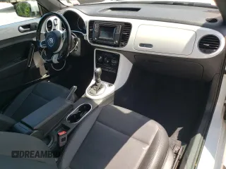 2018 Volkswagen Beetle S with VIN 3VW5DAAT7JM514853, listed as a Copart auction lot 60546195 with 62,143 mi miles and Salvage title. Bid and sale history available at DreamBid. Image 8.