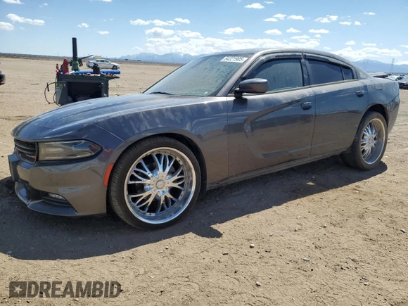 2015 Dodge Charger SXT z VIN 2C3CDXHG3FH800988, wystawiony jako Copart lot #54221905 z przebiegiem 134 098 mil mil oraz Szkoda całkowita • Salvage title. Historia ofert i sprzedaży dostępna na DreamBid. Obrazek 1.