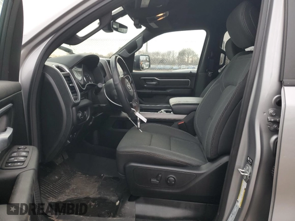 2022 Ram 1500 Big Horn z VIN 1C6RRFFG9NN402461, wystawiony jako Copart lot #45080115 z przebiegiem 34 011 mil mil oraz Szkoda całkowita • Salvage title. Historia ofert i sprzedaży dostępna na DreamBid. Obrazek 7.