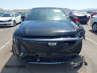 2024 Cadillac LYRIQ Sport z VIN 1GYKPVRK6RZ131099, wystawiony jako IAAI lot #41979330 z przebiegiem 3953 mil mil oraz . Historia ofert i sprzedaży dostępna na DreamBid. Obrazek 12.