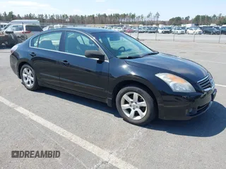 2009 Nissan Altima 2.5 S with VIN 1N4AL21E39C130776, listed as a IAAI auction lot 42108901 with 183,424 mi miles. Bid and sale history available at carsss.com. Image 1.