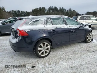 2017 Volvo V60 Premier with VIN YV140MEK7H1368100, listed as a Copart auction lot 41740035 with 62,146 mi miles and Salvage Title. Bid and sale history available at carsss.com. Image 3.