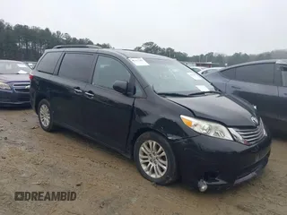 2017 Toyota Sienna XLE Auto Access Seat with VIN 5TDYZ3DC4HS784545, listed as a IAAI auction lot 41427309 with 85,244 mi miles. Bid and sale history available at carsss.com. Image 13.