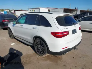 2019 Mercedes-Benz GLC 300 z VIN WDC0G4KB1KV151611, wystawiony jako IAAI lot #41840560 z przebiegiem 60 102 mil mil oraz . Historia ofert i sprzedaży dostępna na DreamBid. Obrazek 3.