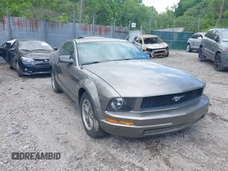 2005 Ford Mustang Deluxe z VIN 1ZVFT80N355160005, wystawiony jako IAAI lot #42288228 z przebiegiem 152 140 mil mil oraz . Historia ofert i sprzedaży dostępna na DreamBid. Obrazek 6.