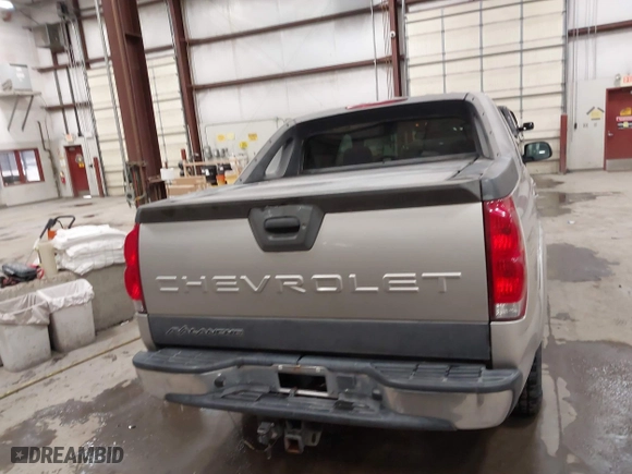 2005 Chevrolet Avalanche Z71 with VIN 3GNEK12Z55G253357, listed as a IAAI auction lot 41425074 with 203,933 mi miles. Bid and sale history available at carsss.com. Image 16.