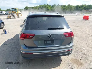 2022 Volkswagen Tiguan SE с VIN 3VV3B7AX1NM166528, выставлен на аукционе IAAI как лот 42723213 с пробегом 85 173 миль миль и . История ставок и продаж доступна на DreamBid. Изображение 16.