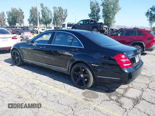 2012 Mercedes-Benz S 550 z VIN WDDNG7DB1CA479328, wystawiony jako IAAI lot #42271450 z przebiegiem Nie podano mil oraz . Historia ofert i sprzedaży dostępna na DreamBid. Obrazek 3.