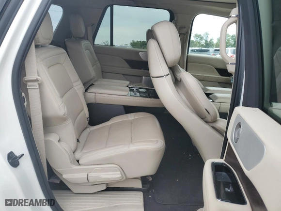 2020 Lincoln Navigator L Reserve with VIN 5LMJJ3LT5LEL06989, listed as a Copart auction lot 69583344 with 31,688 mi miles and Salvage Title. Bid and sale history available at carsss.com. Image 12.