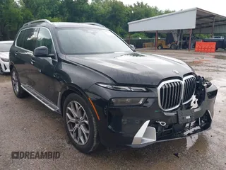 2024 BMW X7 xDrive40i z VIN 5UX23EM02R9U56838, wystawiony jako IAAI lot #42181870 z przebiegiem 35 703 mil mil oraz . Historia ofert i sprzedaży dostępna na DreamBid. Obrazek 1.